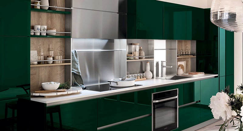 Изумрудная современная прямая глянцевая кухня минимализм со встроенным холодильником