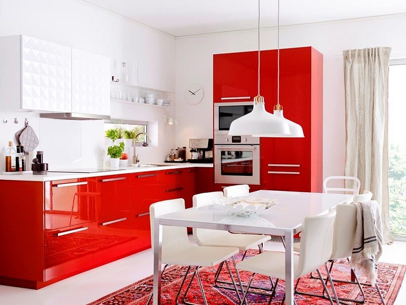 Красная с белым современная угловая глянцевая кухня со встроенным холодильником