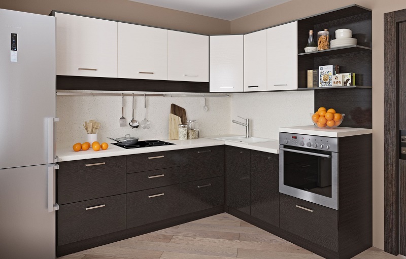 Двухцветная кухня Венге с белыми верхними шкафами - современная угловая с высокой духовкой