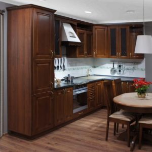 Кухня Орех с мраморной столешницей - современная угловая со встроенным холодильником