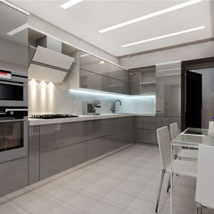 Серебристая красивая современная стильная угловая глянцевая кухня с белой столешницей в стиле минимализм