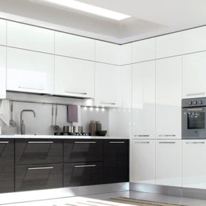 Кухня с черным низом и белым верхом в современном стиле минимализм